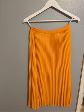 Babaton pleated skirt